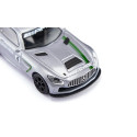 Miniatura de juguete Mercedes-AMG GT4 fabricada en metal y plástico resistente.