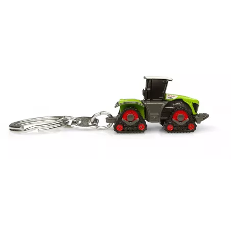 Llavero metálico del tractor Claas Xerion 5000 Trac con detalles de orugas y diseño robusto.