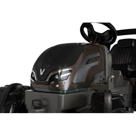 Tractor a pedales infantil Rolly Farmtrac Premium Valtra con asiento ajustable para juegos al aire libre.