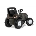 Tractor a pedales infantil Rolly Farmtrac Premium Valtra con asiento ajustable para juegos al aire libre.