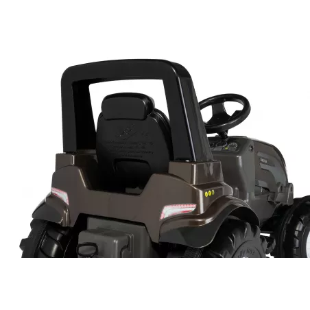 Tractor a pedales infantil Rolly Farmtrac Premium Valtra con asiento ajustable para juegos al aire libre.