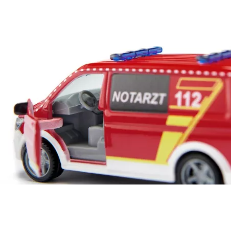Ambulancia de juguete VW T6 a escala 1:50 con puertas que se abren y detalles de metal.