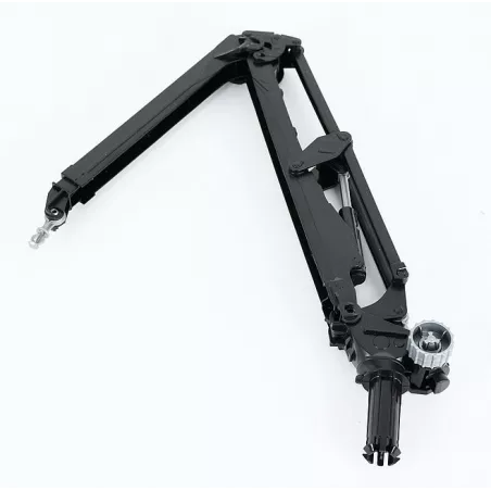 Pluma procesadora John Deere de juguete Bruder a escala 1:16 para recrear tareas forestales.
