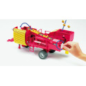 Cosechadora de patatas de juguete Grimme SE 75-30 marca Bruder a escala 1:16.