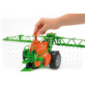 Remolque pulverizador de juguete Amazone UX 5200 de Bruder a escala 1:16 con depósito de agua funcional.