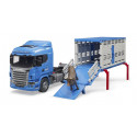 Camión de juguete Scania a escala 1:16 para transporte de ganado con rampa plegable y buey.