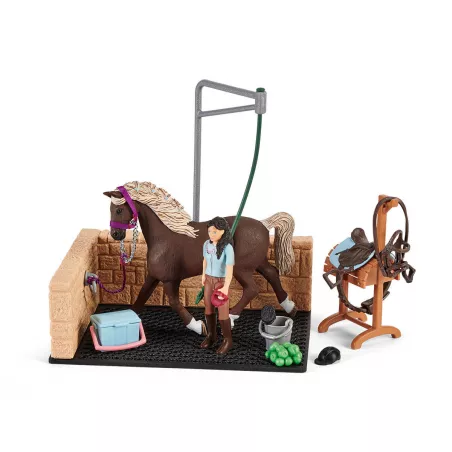 Lavadero de caballos de juguete Schleich Horse Club con Emily, la yegua Luna y accesorios de limpieza.
