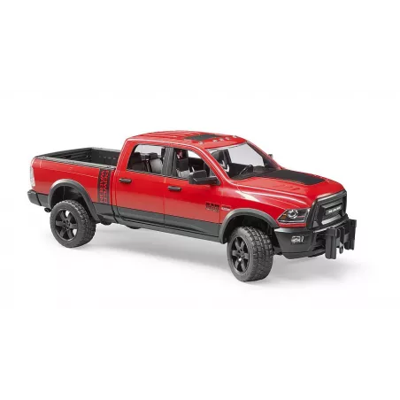 Camión de juguete RAM 2500 Power Wagon marca Bruder a escala 1:16 con puertas móviles.