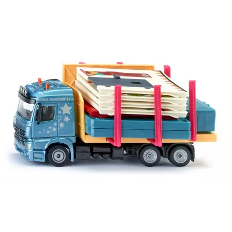 Camión de juguete a escala 1:50 transportando una casa prefabricada de metal y plástico