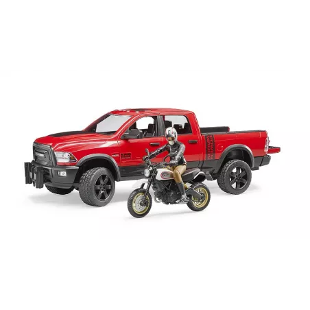 Camioneta RAM 2500 de juguete con moto Ducati Desert Sled y piloto a escala 1:16 de Bruder