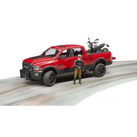 Camioneta RAM 2500 de juguete con moto Ducati Desert Sled y piloto a escala 1:16 de Bruder