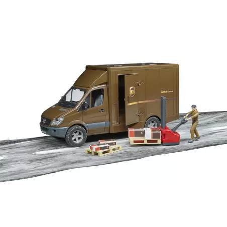 Juguete Mercedes-Benz Sprinter de UPS a escala 1:16 con figura de repartidor, carretilla y palés.