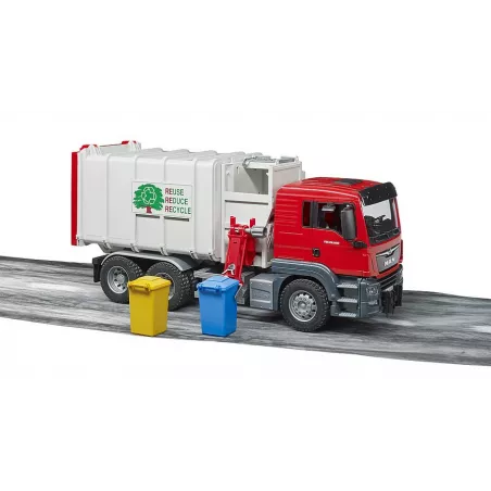 Camión de basura de juguete MAN TGS de Bruder a escala 1:16 con cargador lateral y contenedor trasero.