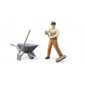 Set de trabajador municipal Bruder con figura articulada, carretilla, pala y escoba de juguete.