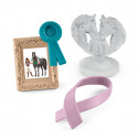 Set de accesorios de competición hípica Schleich con trofeos y bandas de ganador para caballos de juguete.