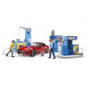 Estación de servicio de juguete Bruder con coche descapotable, gasolinera y túnel de lavado a escala 1:16.