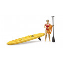 Figura de socorrista bworld de Bruder con tabla de paddle surf y boya de rescate.