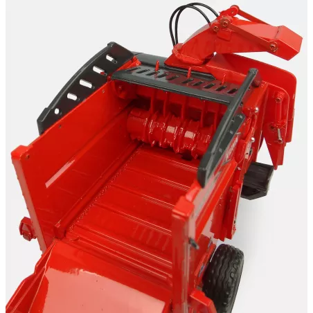 Miniatura a escala 1:32 de la maquinaria agrícola Kuhn Primor 3570M fabricada en metal para coleccionistas.