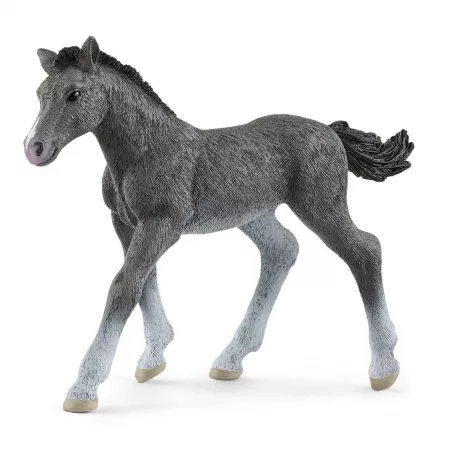 Figura de juguete de Potro Trakehner de Schleich con diseño realista y detallado.