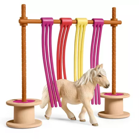 Cortina de desensibilización y entrenamiento para ponis Shetland con tiras colgantes.