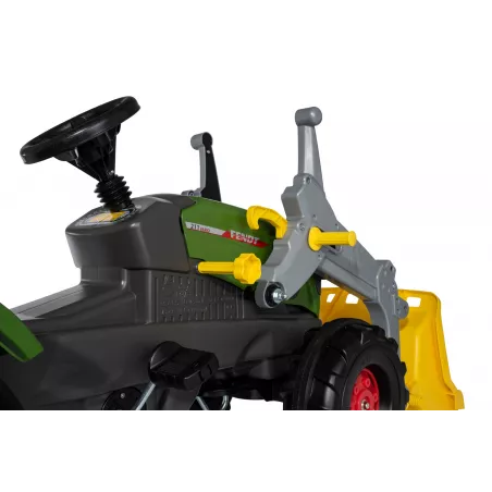 Tractor Fendt 211 Vario con pala a pedales