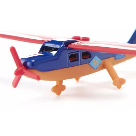 Avión deportivo de juguete fabricado en metal y plástico con detalles realistas.