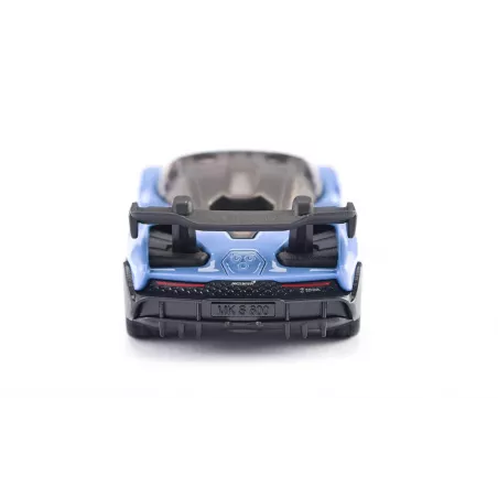 Coche de juguete McLaren Senna en miniatura de metal y plástico con detalles realistas.