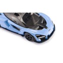 Coche de juguete McLaren Senna en miniatura de metal y plástico con detalles realistas.