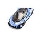 Coche de juguete McLaren Senna en miniatura de metal y plástico con detalles realistas.
