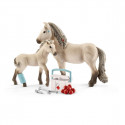 Set de primeros auxilios de Horse Club Hannah con yegua poni islandesa, potro y maletín de veterinaria.