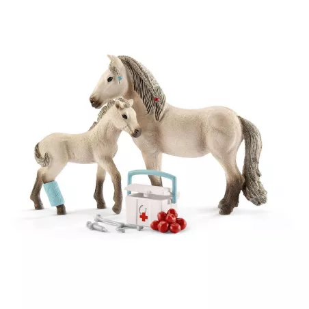 Set de primeros auxilios de Horse Club Hannah con yegua poni islandesa, potro y maletín de veterinaria.