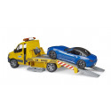 Portacoches de juguete Mercedes-Benz Sprinter de Bruder a escala 1:16 con luces, sonido y coche deportivo Roadster.