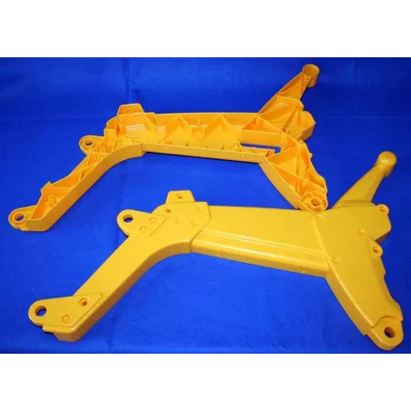 Juego de brazos de carga rollyTrac de plástico resistente para acoplar a tractores de juguete.
