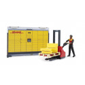 Tienda bworld DHL | Centro de paquetería con montacargas