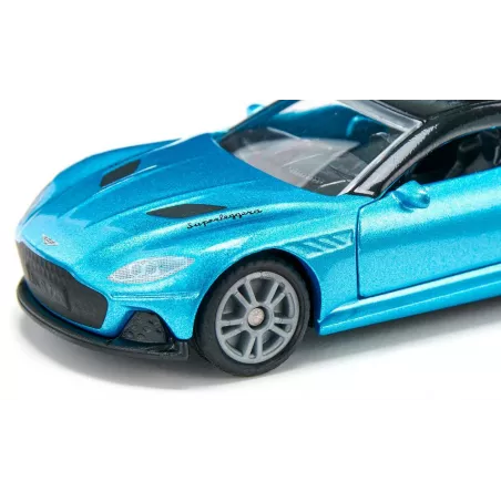 Maqueta a escala del Aston Martin DBS Superleggera azul Iceblue con puertas practicables y ruedas de goma.