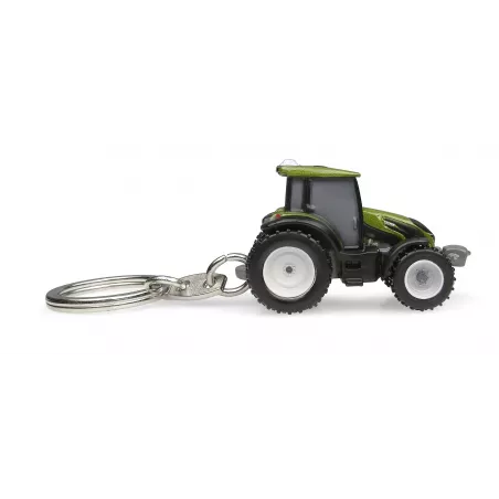 Réplica a escala del tractor Valtra G135 en color verde metalizado con detalles realistas de metal.