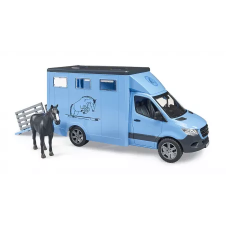Juguete Mercedes Benz Sprinter de Bruder para transporte de caballos con rampa abatible a escala.