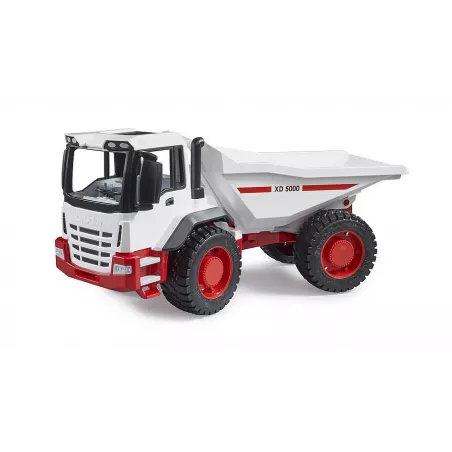 Camión dumper de juguete BRUDER con dirección articulada y caja de carga basculante para niños.