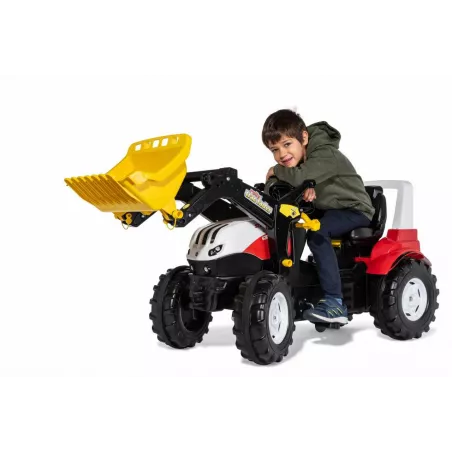 Tractor a pedales Steyr 6300 Terrus CVT con pala frontal de juguete para niños.