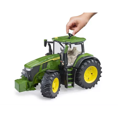 Tractor de juguete John Deere 7R 350 de Bruder con detalles realistas y puertas operables.