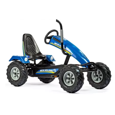 Tractor a pedales New Holland BF1 de Dino Cars con estructura metálica y asiento ajustable.