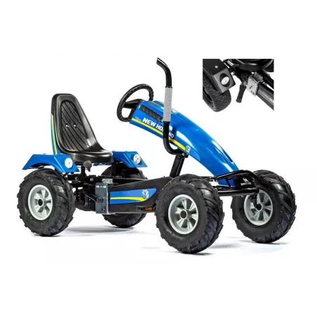 Kart de pedales infantil Track BF3 New Holland con tres marchas y diseño de tractor