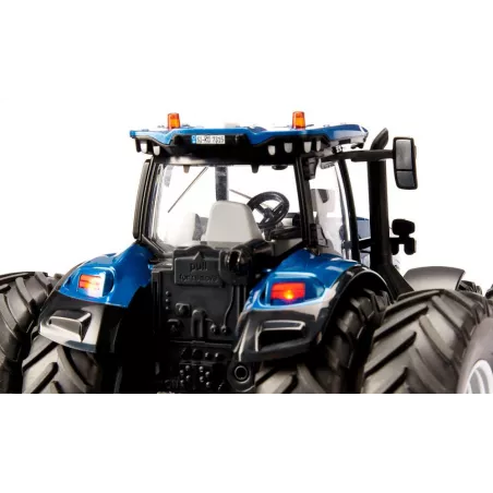 Tractor de juguete New Holland T7.315 con ruedas duales, control por bluetooth y luces LED.