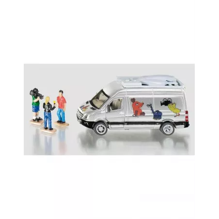 Vehículo de transmisión de televisión Mercedes Sprinter a escala 1:50 con tres figuras de juguete.