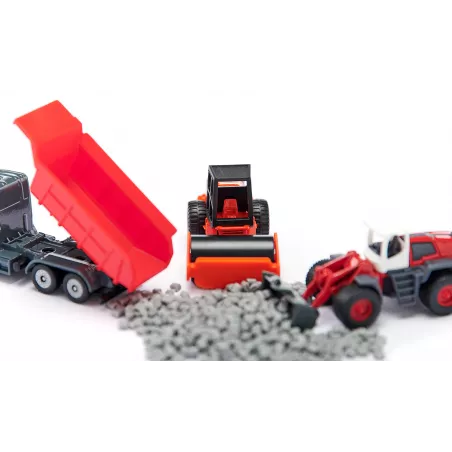 Set de construcción de carreteras Siku con camión de juguete y maquinaria pesada de metal.