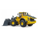 Cargadora sobre ruedas Volvo L260H de juguete BRUDER a escala 1:16 con brazo de carga funcional.