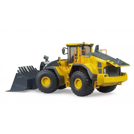 Cargadora sobre ruedas Volvo L260H de juguete BRUDER a escala 1:16 con brazo de carga funcional.
