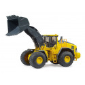 Cargadora sobre ruedas Volvo L260H de juguete BRUDER a escala 1:16 con brazo de carga funcional.