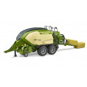 Empacadora de juguete Krone BiG Pack 1290HDP VC de Bruder a escala 1:16 con dos pacas de heno.