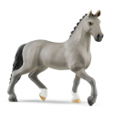 Semental Cheval de Selle Français de juguete con crin trenzada para coleccionismo y salto ecuestre.